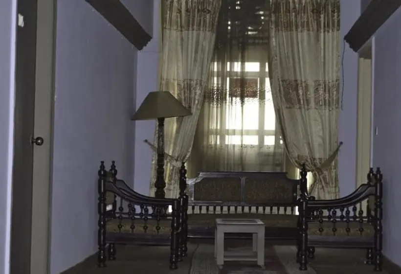 اتاق استاندارد, Sandal Bar
