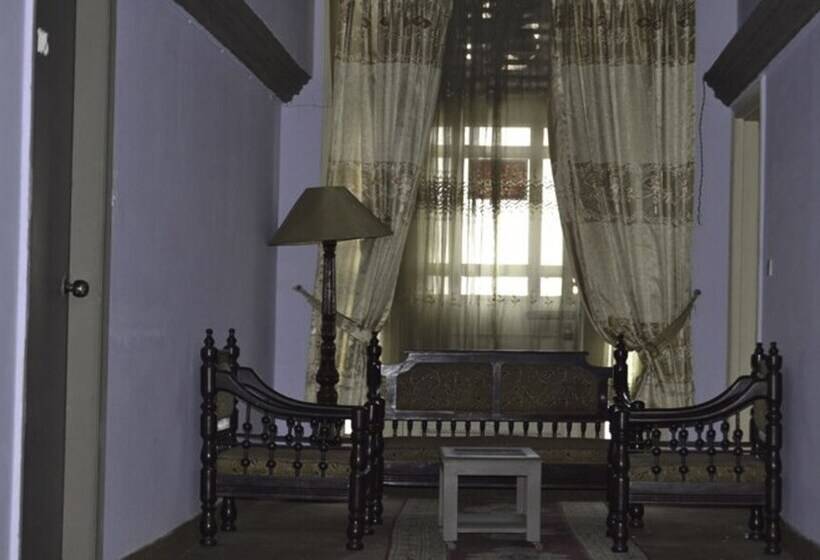 اتاق استاندارد, Sandal Bar