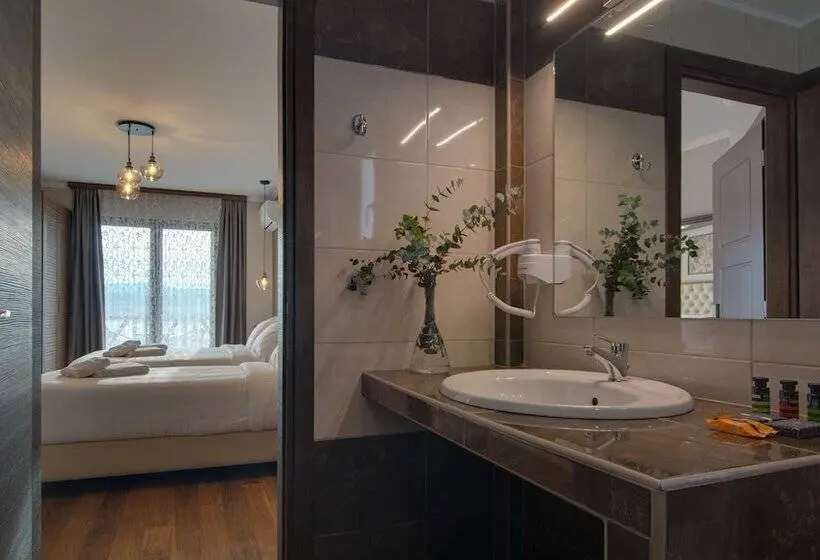 اتاق لوکس سه تخته, La Suite Boutique Hotel & Spa