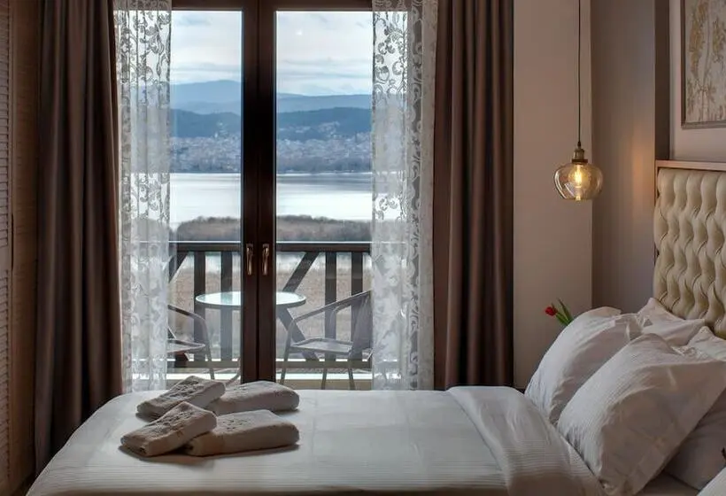 اتاق لوکس سه تخته, La Suite Boutique Hotel & Spa