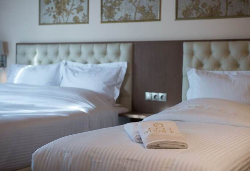 חדר דלוקס לשלושה, La Suite Boutique Hotel & Spa