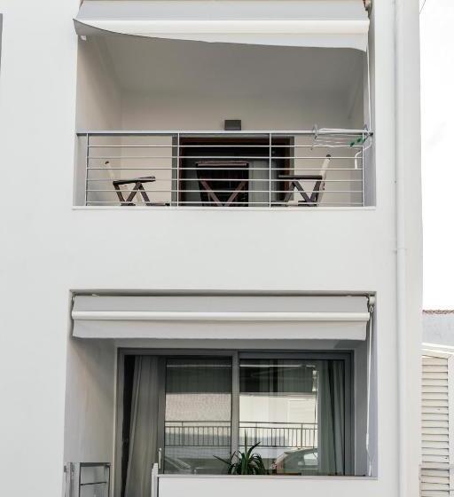 Cameră cvadruplă standard cu balcon, Mougre Studios