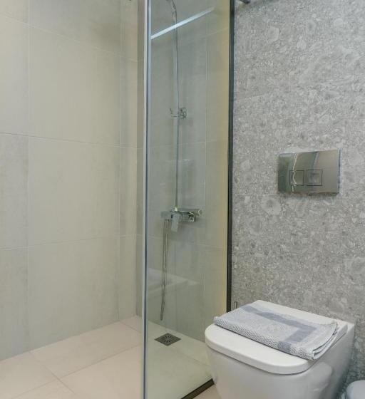 Cameră cvadruplă standard cu balcon, Mougre Studios