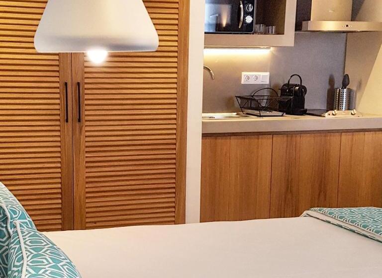 Studio Standard cu Priveliște către Mare, Mougre Studios