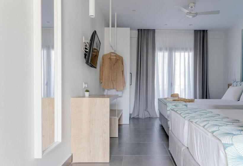 Cameră cvadruplă standard cu balcon, Mougre Studios