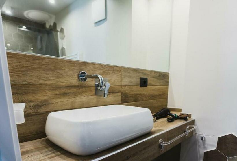 اتاق سوپریور خانوادگی, Catania House