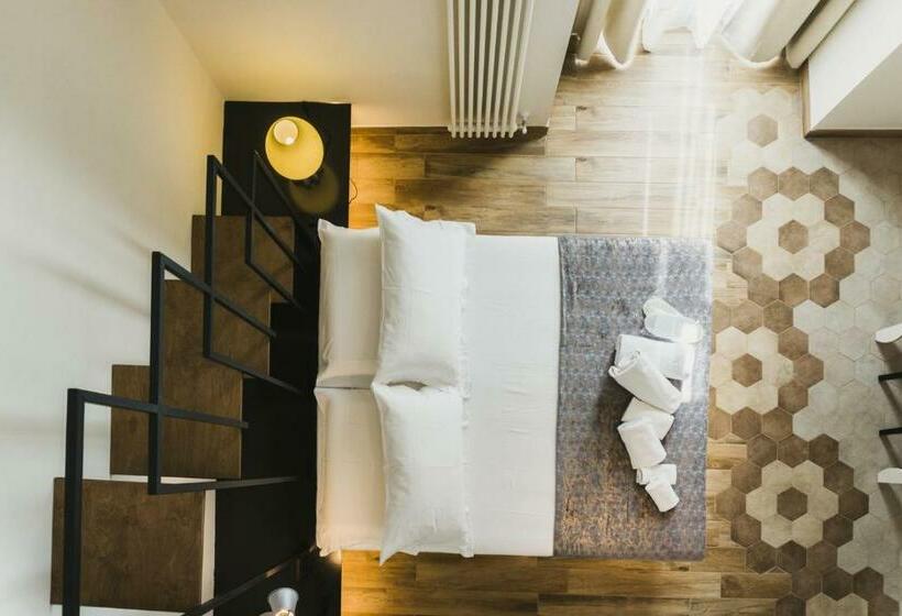 اتاق سوپریور خانوادگی, Catania House