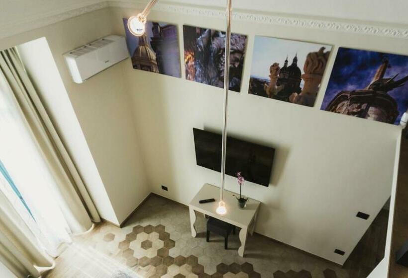 اتاق سوپریور خانوادگی, Catania House