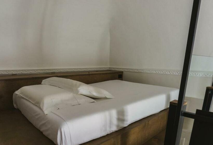 اتاق خانوادگی, Catania House