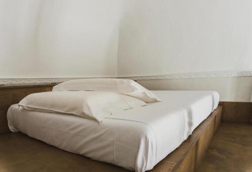 اتاق خانوادگی, Catania House