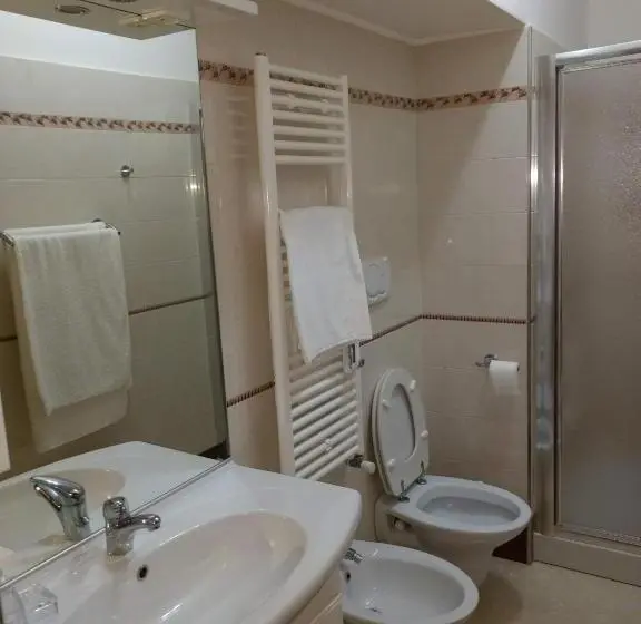 Pokój Czteroosobowy Standard, B&b Ponte Capograssi