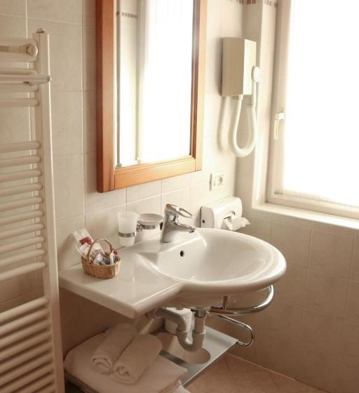 Quarto Estandar, Garni Civetta