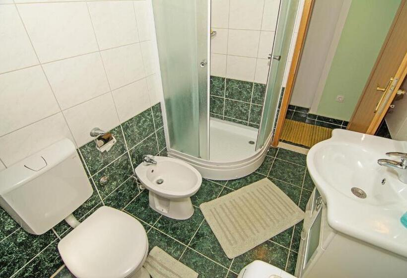 آپارتمان 1 خوابه با بالکن و چشم‌انداز دریا, Apartments And Rooms Vila Irma