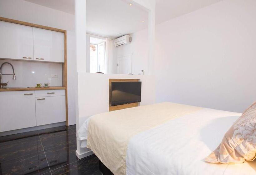 اتاق لوکس با تخت بزرگ, Soleil Luxury Rooms Old Town