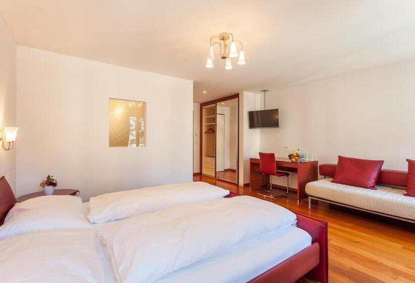 جناح جونيور مزوَّد بشرفة, Weisses Rössli Swiss Quality