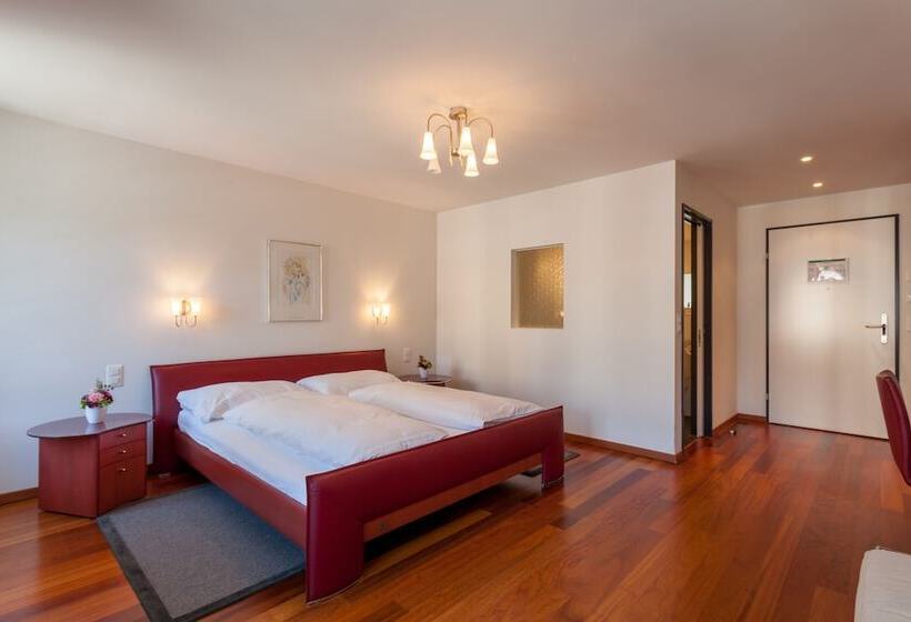 جناح جونيور مزوَّد بشرفة, Weisses Rössli Swiss Quality