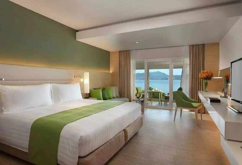 オーシャンビューデラックスルームバルコニー付き, Amari Phuket