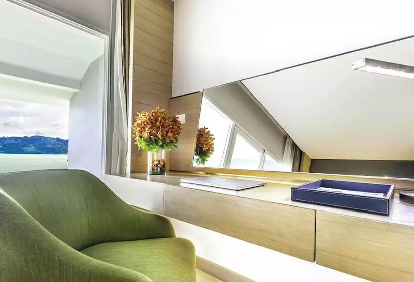 オーシャンビューデラックスルームバルコニー付き, Amari Phuket