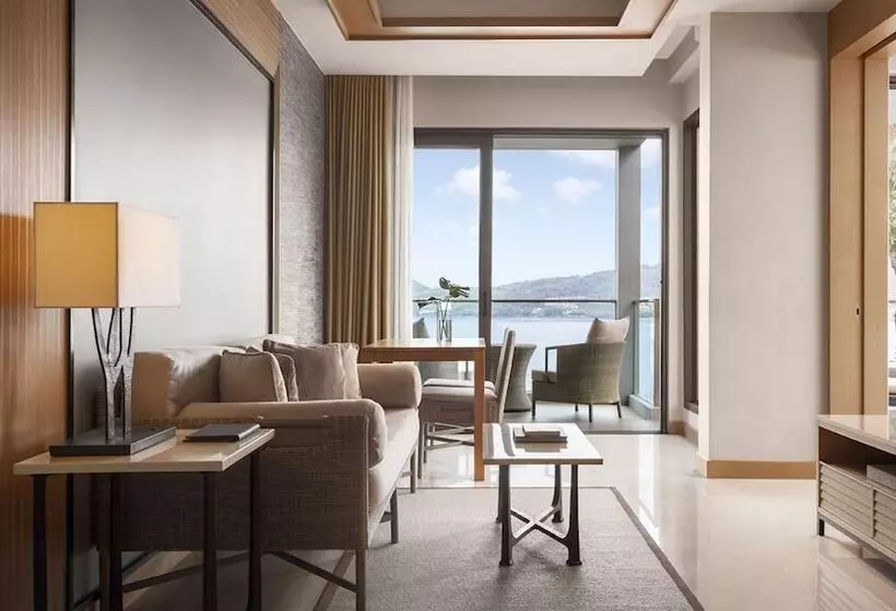 スイートクラブ シービュー, Amari Phuket