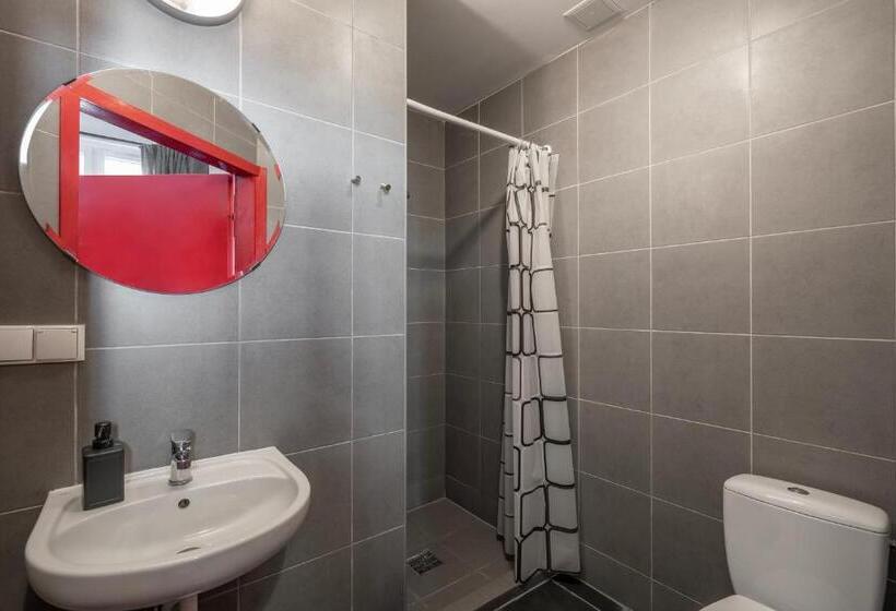 Четырехместный Номер Стандарт, 110 Hostel