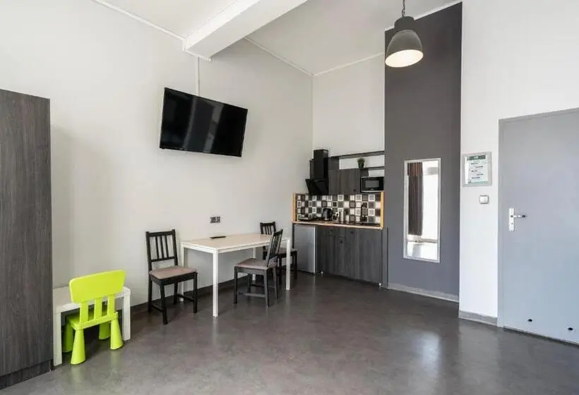 デラックスの４人部屋, 110 Hostel