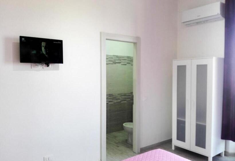 اتاق استاندارد سه تخته با بالکن, Le Stelle Di Martina Affittacamere