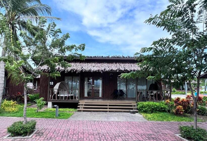 חדר משפחתי נוף לים, Crusoe Cabins Casobe