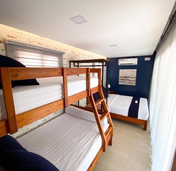 חדר משפחתי נוף לים, Crusoe Cabins Casobe