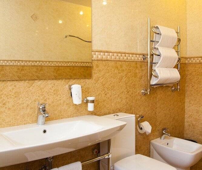 اتاق استاندارد سه نفره, Gala Plaza