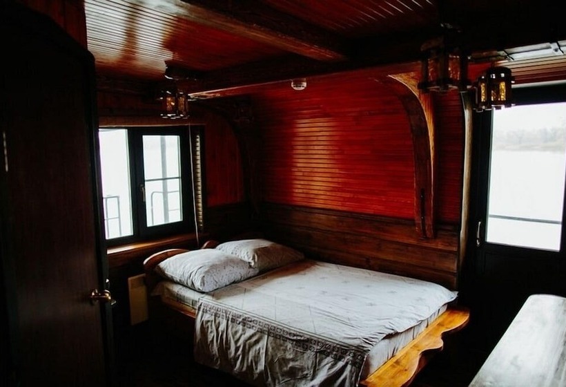 اتاق استاندارد, Landing Stage Master