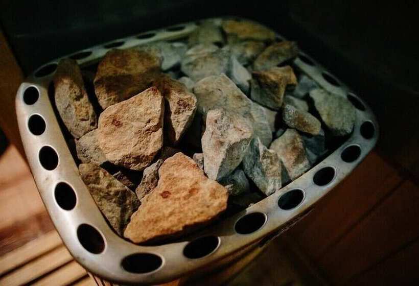 اتاق استاندارد چهار تخته, Landing Stage Master