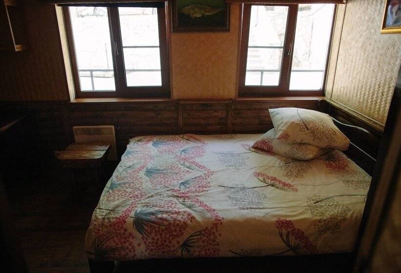 اتاق استاندارد چهار تخته, Landing Stage Master