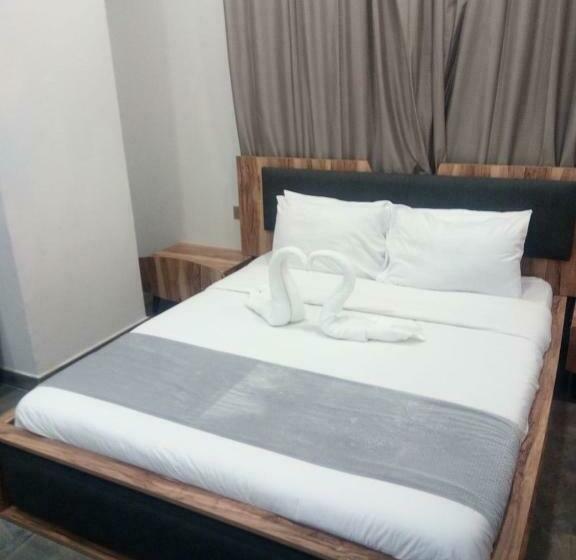 استودیوی لوکس, Tangier Tower