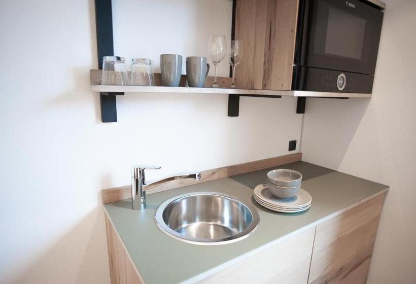 חדר סטנדרט, Town Living