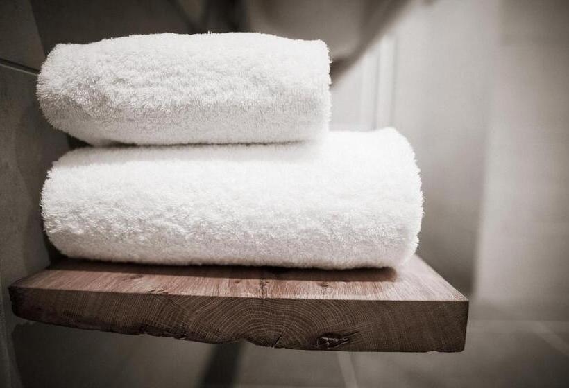 חדר סטנדרט, Town Living