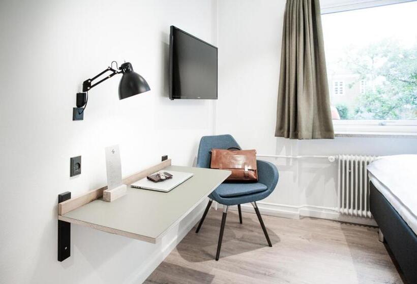 חדר בסיסי, Town Living