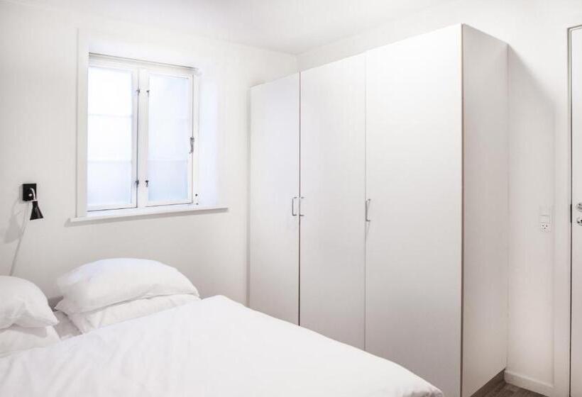 דירת חדר, Town Living