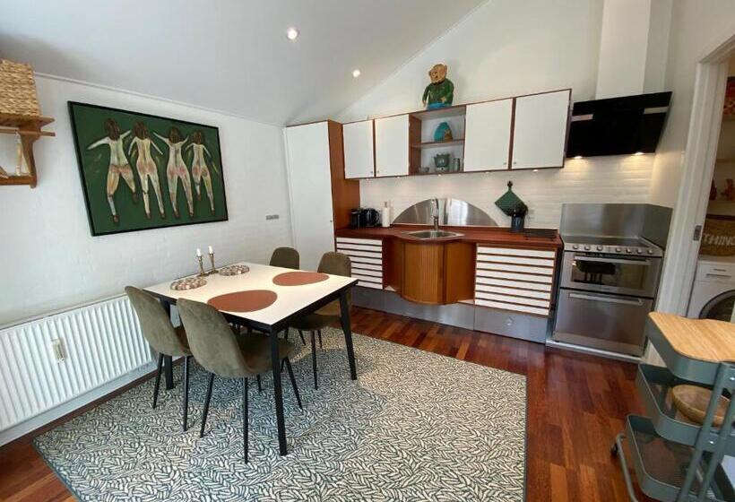 סטודיו סופריור, Town Living