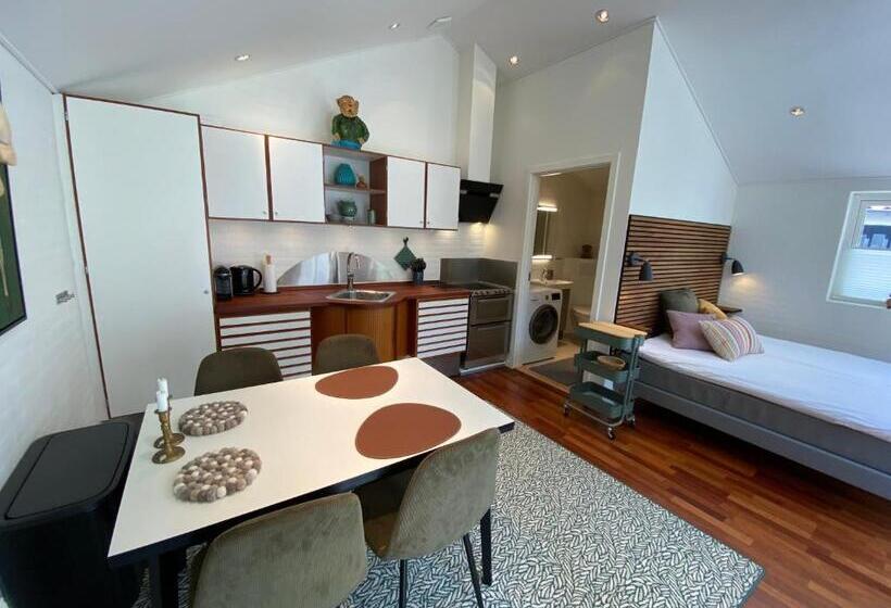 סטודיו סופריור, Town Living