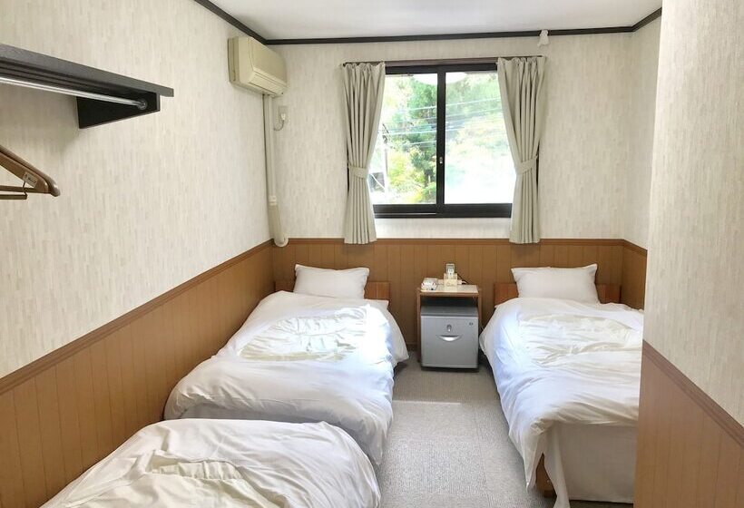 Economy Triple Room, Pension Lanpou