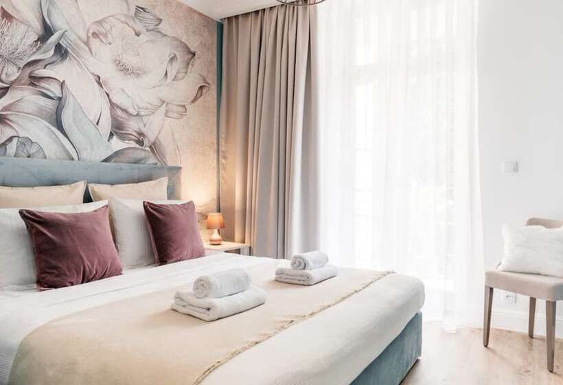 דירה בת חדר שינה 1 עם מרפסת, District17   Loftaffair Collection