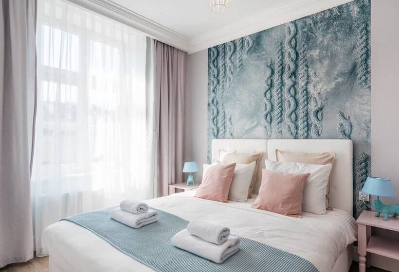 דירה בת חדר שינה 1 עם מרפסת, District17   Loftaffair Collection