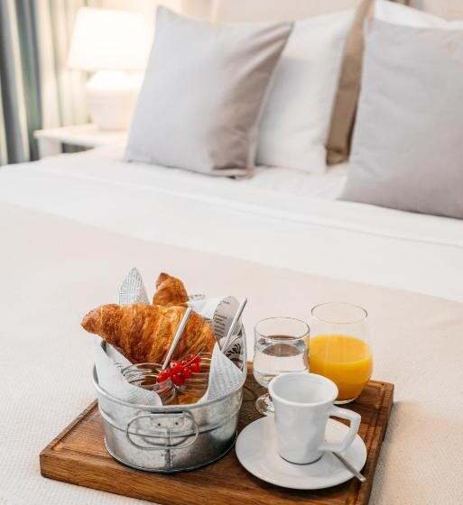 דירה בת חדר שינה 1 עם מרפסת, District17   Loftaffair Collection