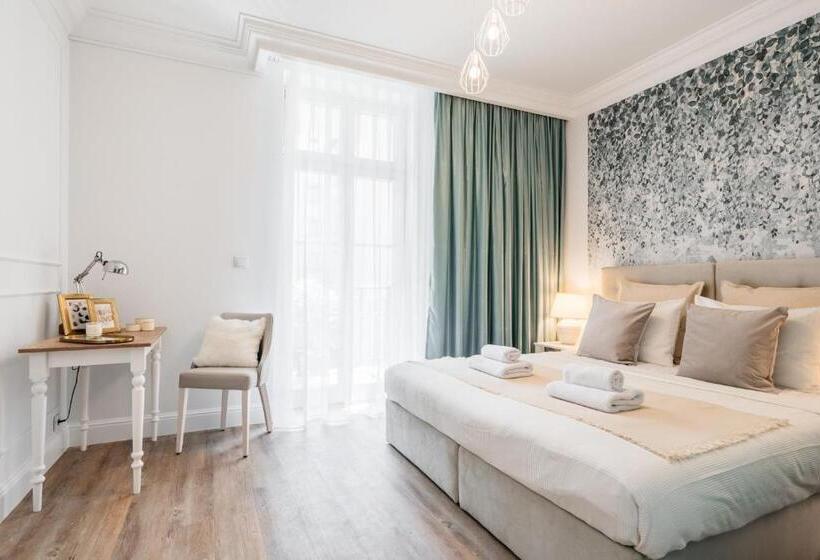 דירה בת חדר שינה 1 עם מרפסת, District17   Loftaffair Collection