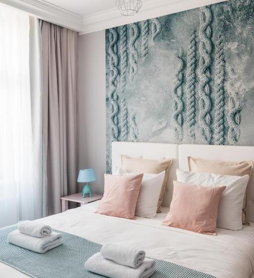 דירה בת חדר שינה 1 עם מרפסת, District17   Loftaffair Collection