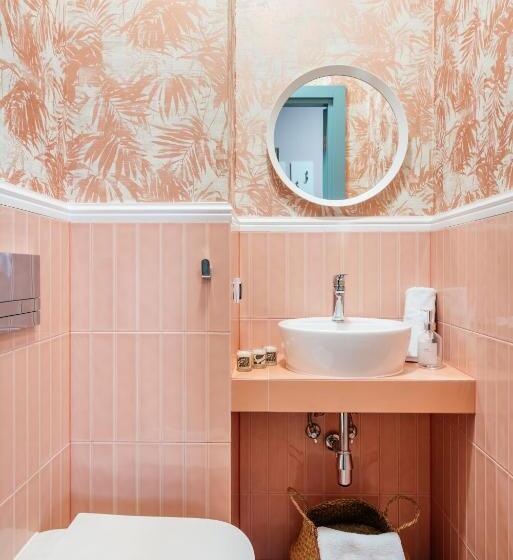 דירה בת חדר שינה 1 עם מרפסת, District17   Loftaffair Collection