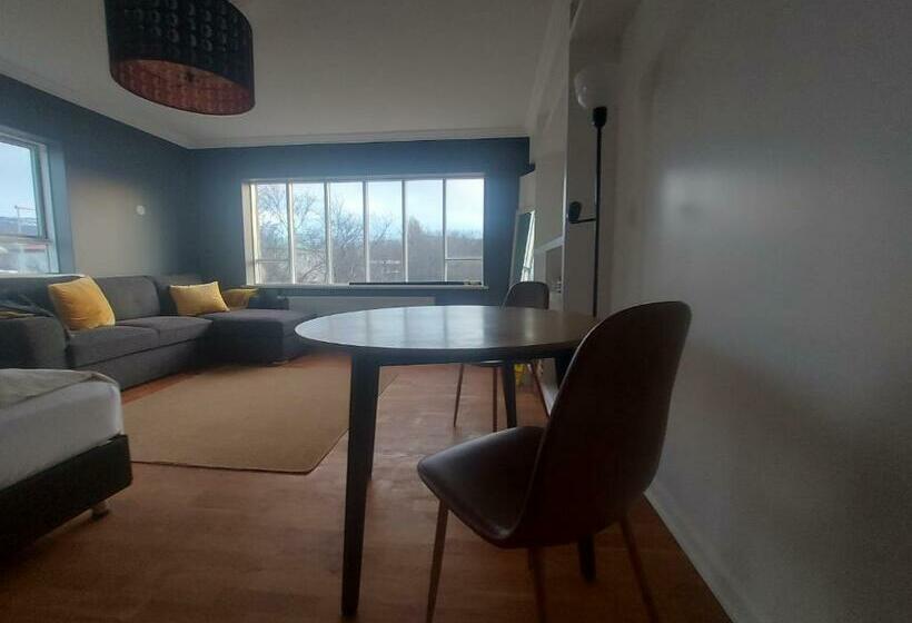 اتاق استاندارد با سرویس بهداشتی مشترک, Ig Akureyri