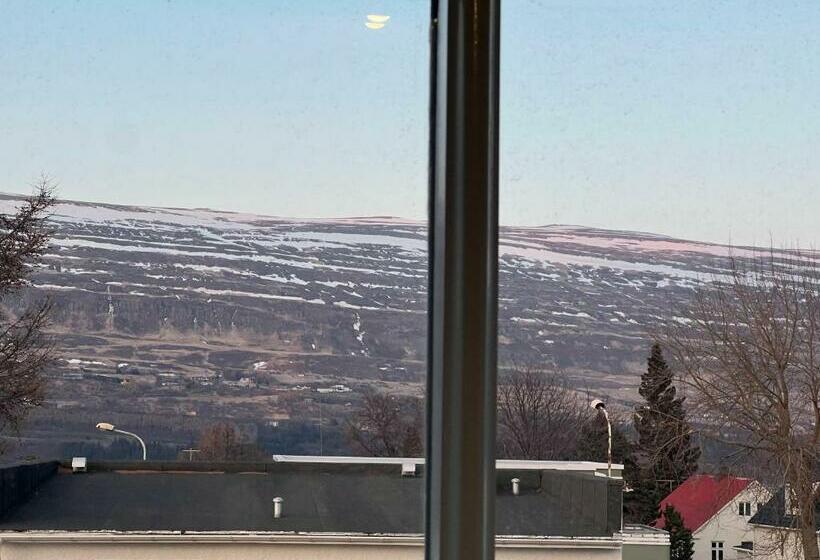 اتاق استاندارد با سرویس بهداشتی مشترک, Ig Akureyri