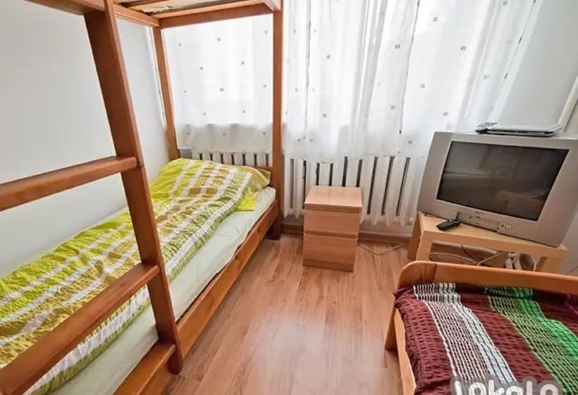 اتاق استاندارد چهارنفره با سرویس بهداشتی مشترک, Folks Village Plowce House