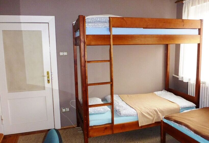 家庭房间共用浴室, Folks Village Plowce House